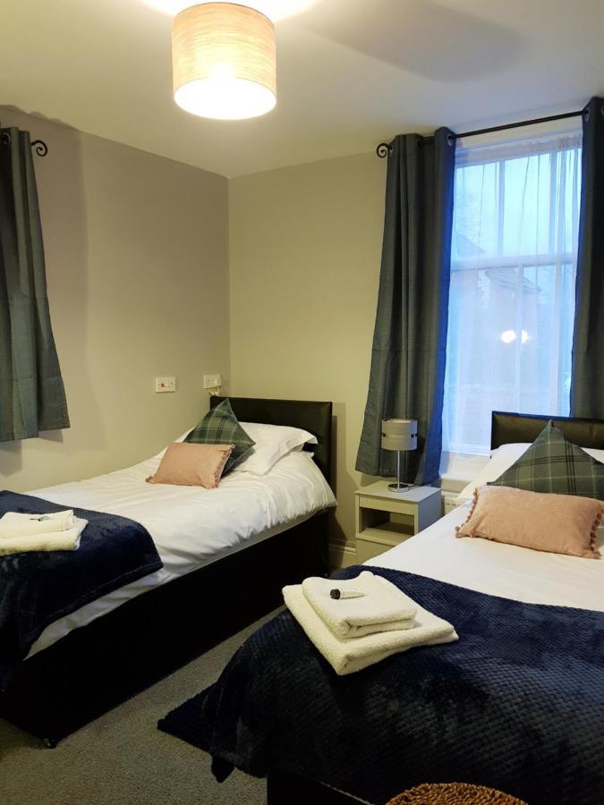 Spacious & Cozy Mid Wales Town Centre Apartment, With Bike Storage ランドリンドッド・ウェルズ エクステリア 写真