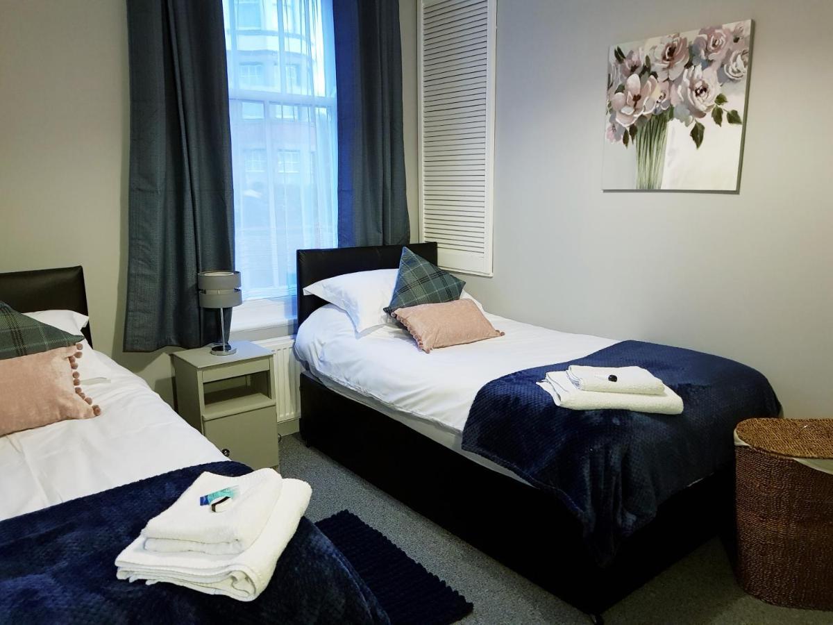 Spacious & Cozy Mid Wales Town Centre Apartment, With Bike Storage ランドリンドッド・ウェルズ エクステリア 写真